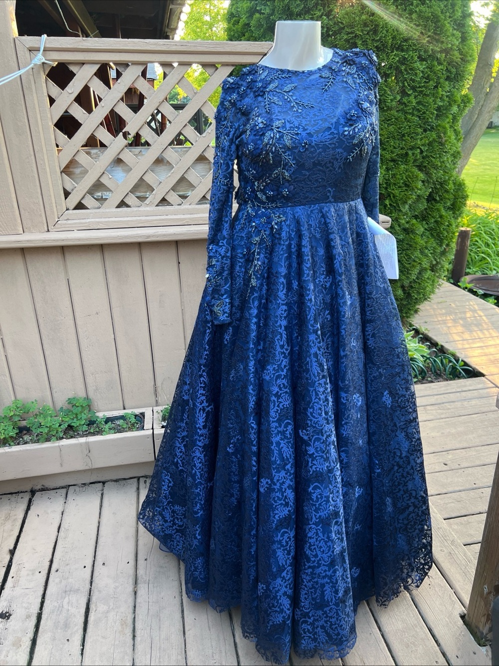Mac Duggal Women’s Embellished Illusion Long Sleeve A-Line Gown Navy Sz 8-